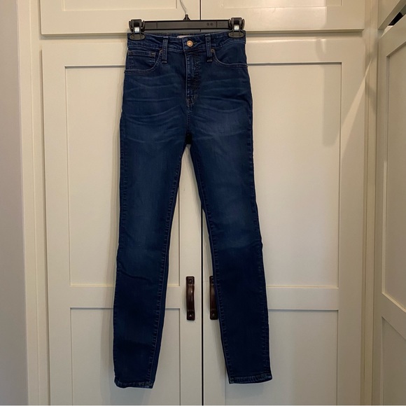 SOLD: Madewell Curvy High-Rise Skinny Jeans in Hayes Wash - Picture 2 of 7